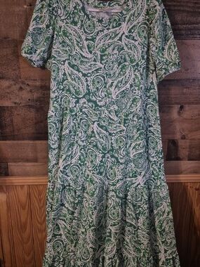Green Paisley Short Sleeve Maxi Dress
